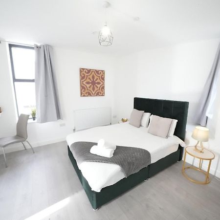 Ealing Broadway Great Stay 7-Minute Walk From The Underground 외부 사진