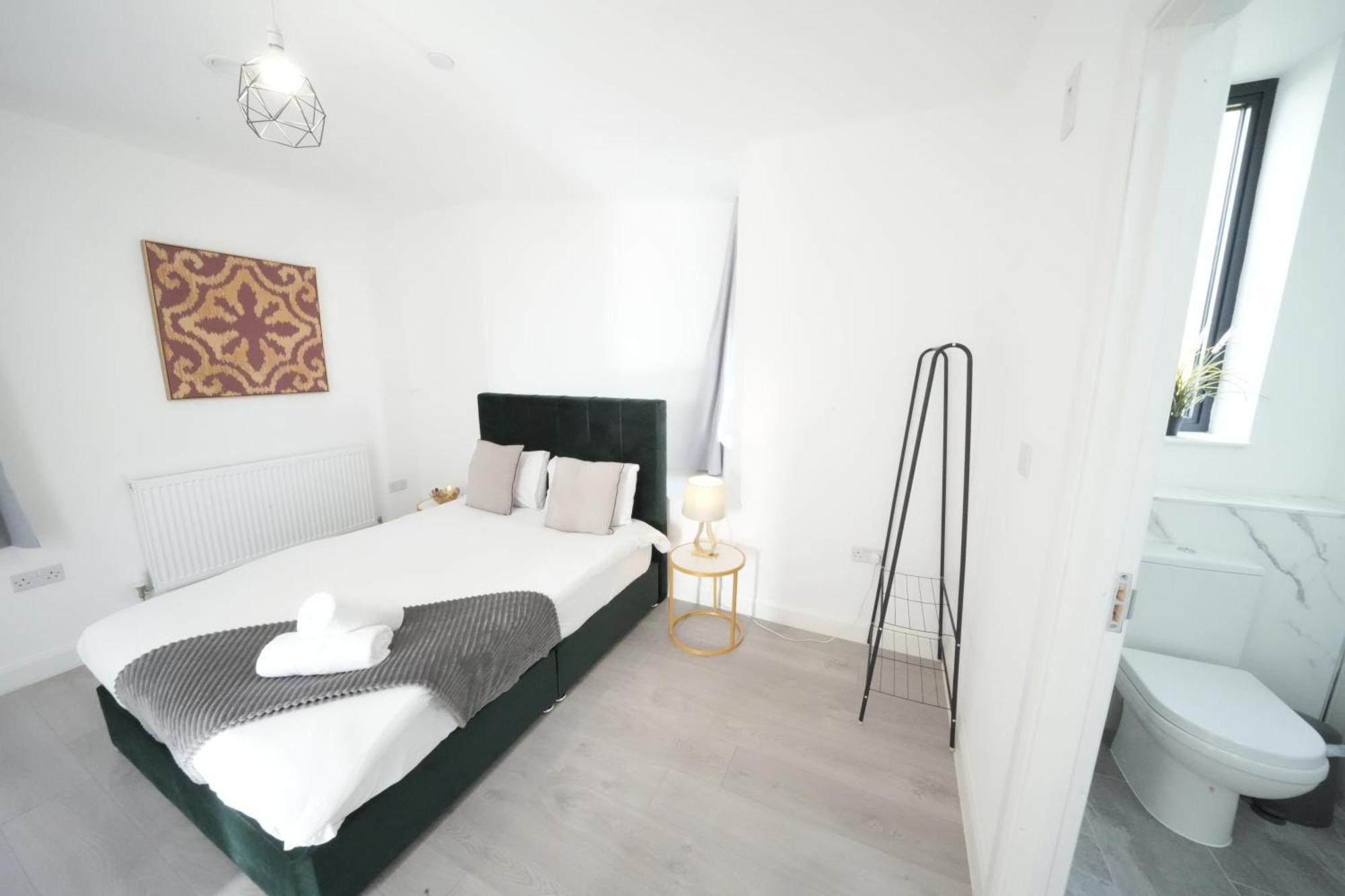 Ealing Broadway Great Stay 7-Minute Walk From The Underground 외부 사진