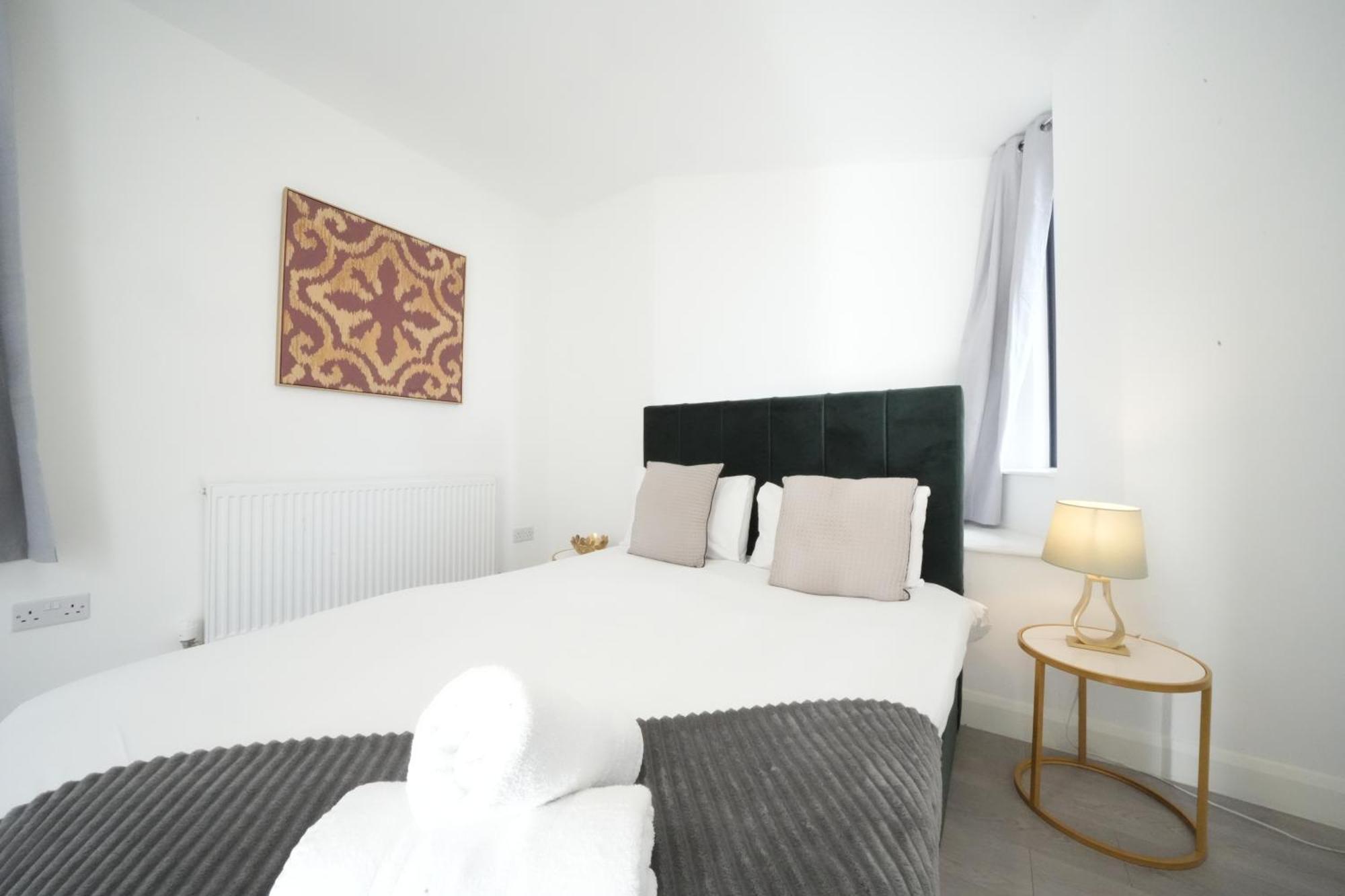 Ealing Broadway Great Stay 7-Minute Walk From The Underground 외부 사진