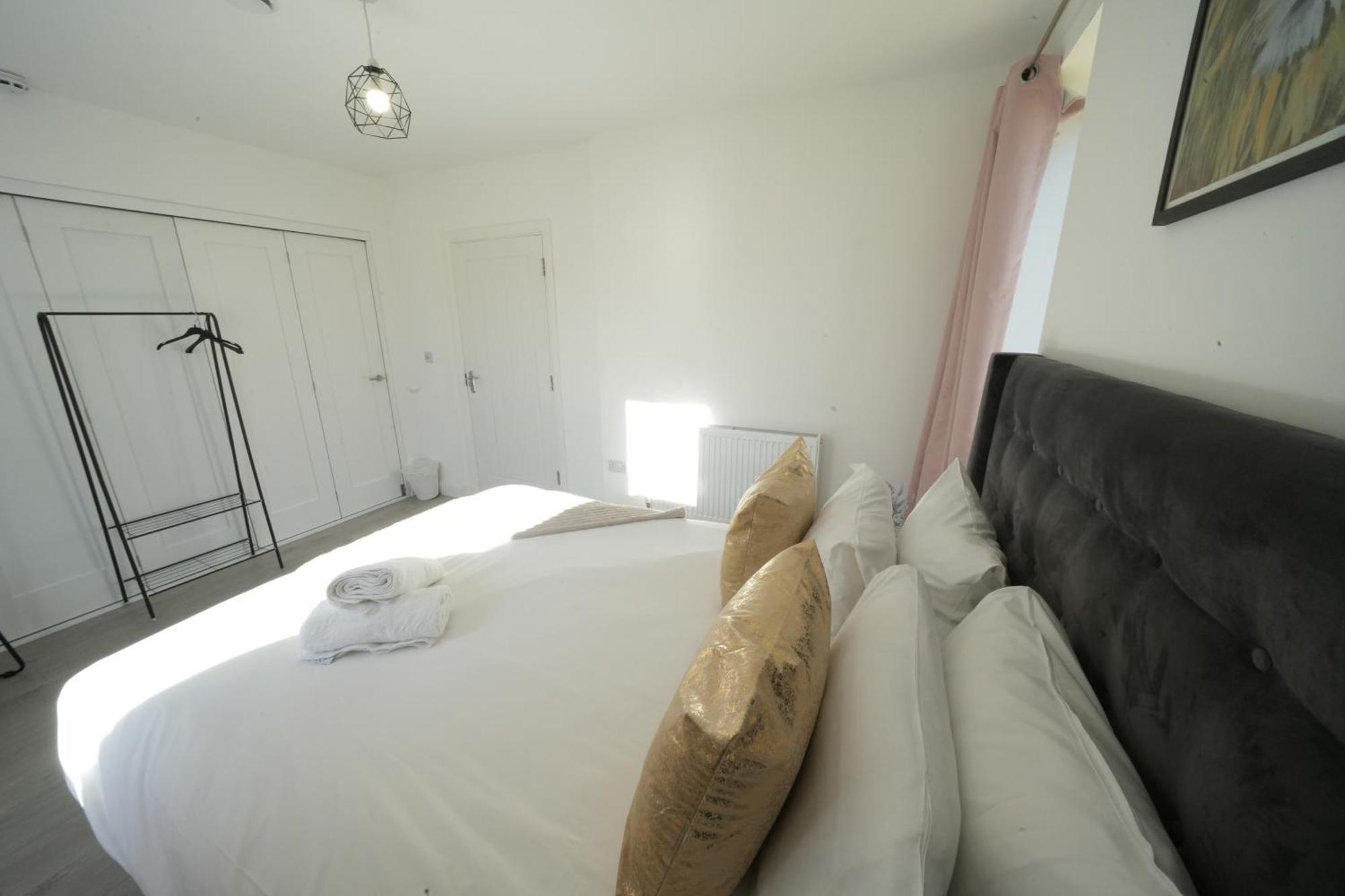 Ealing Broadway Great Stay 7-Minute Walk From The Underground 외부 사진