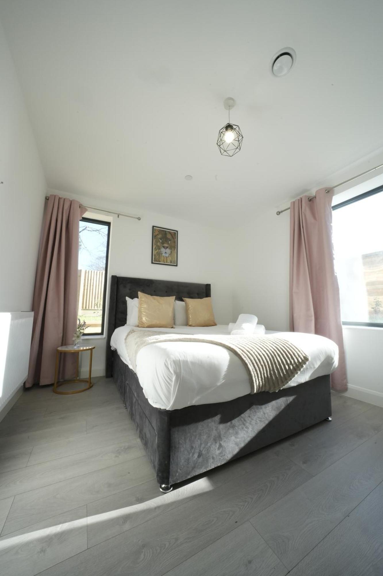 Ealing Broadway Great Stay 7-Minute Walk From The Underground 외부 사진