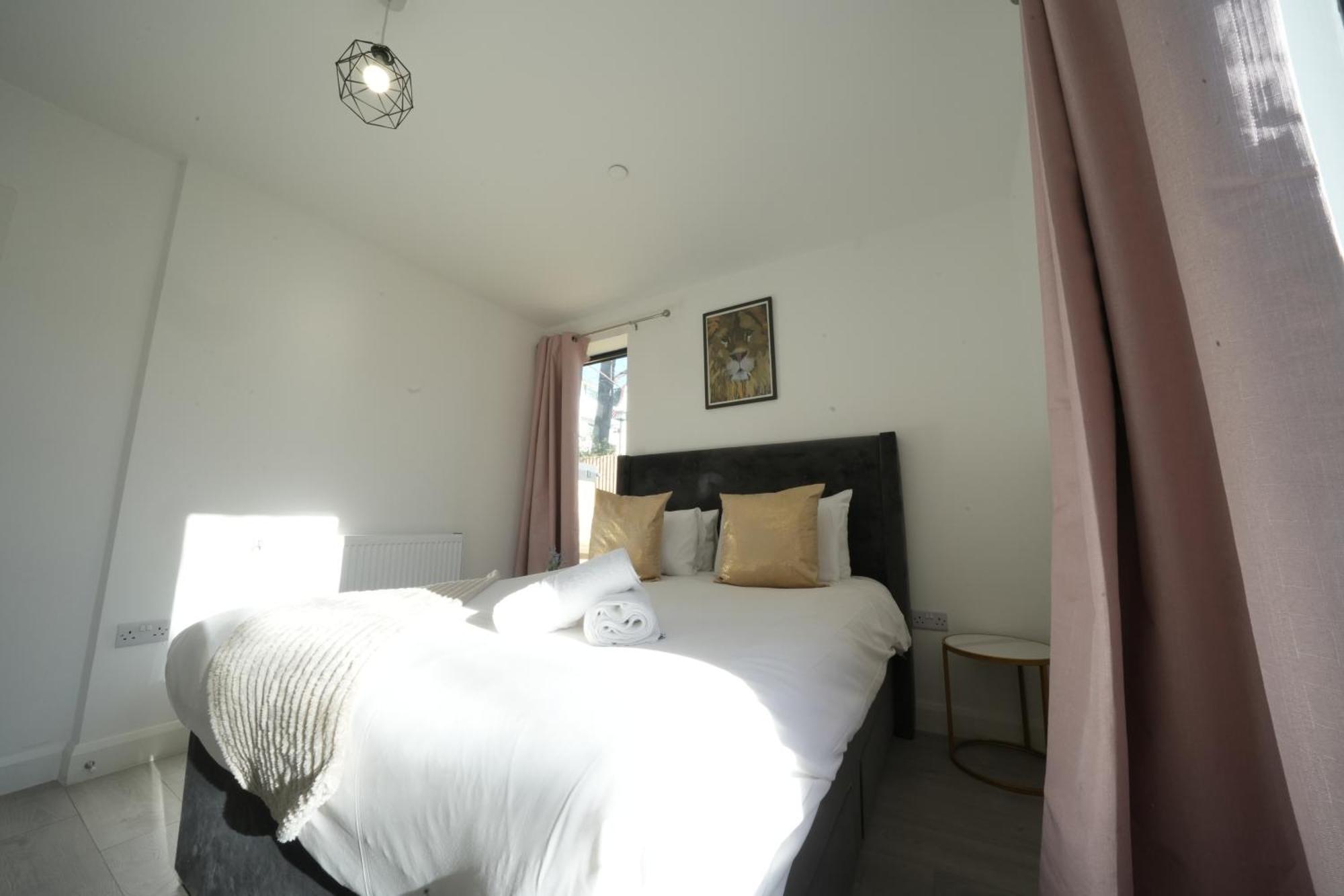 Ealing Broadway Great Stay 7-Minute Walk From The Underground 외부 사진