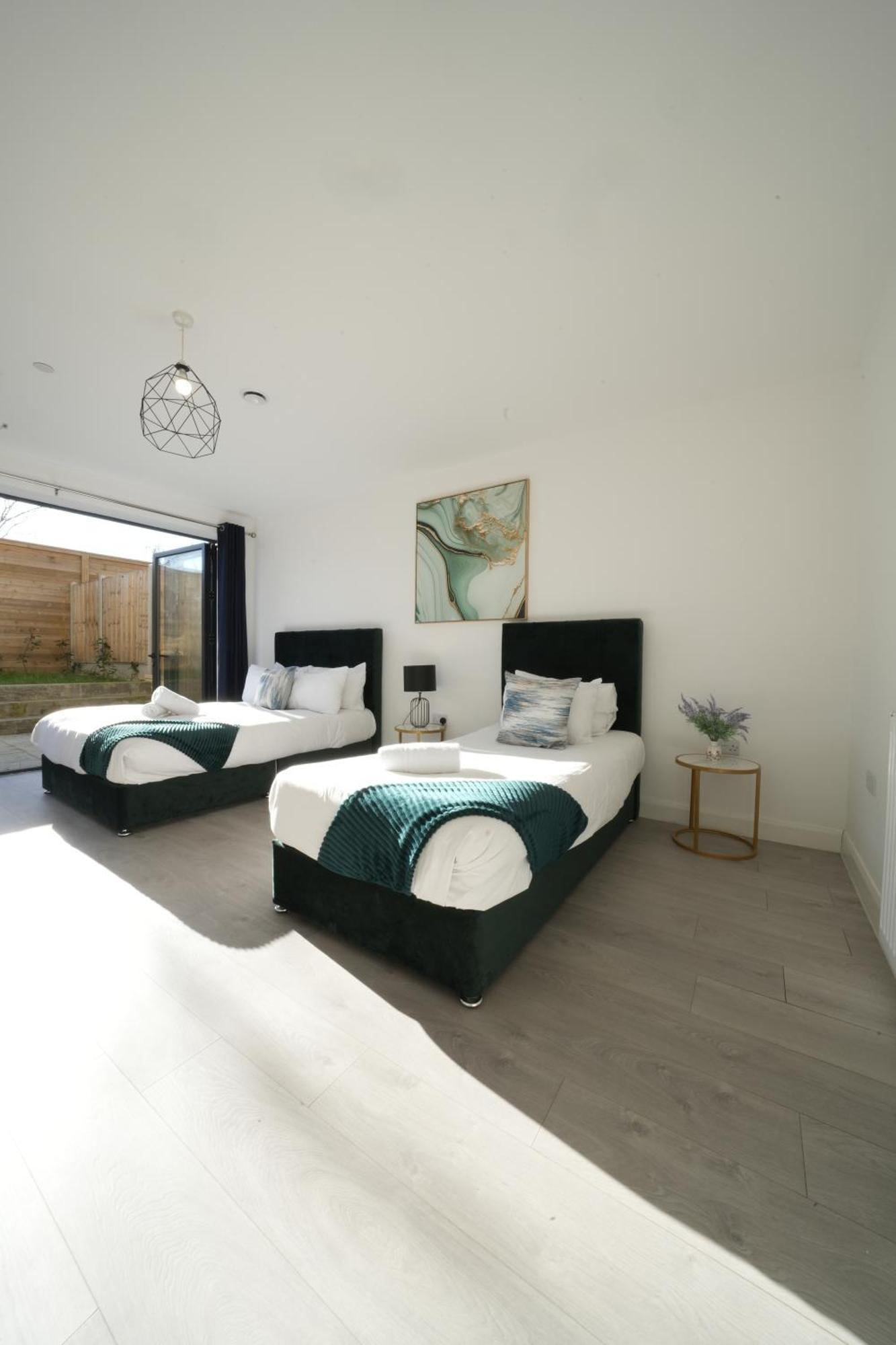 Ealing Broadway Great Stay 7-Minute Walk From The Underground 외부 사진