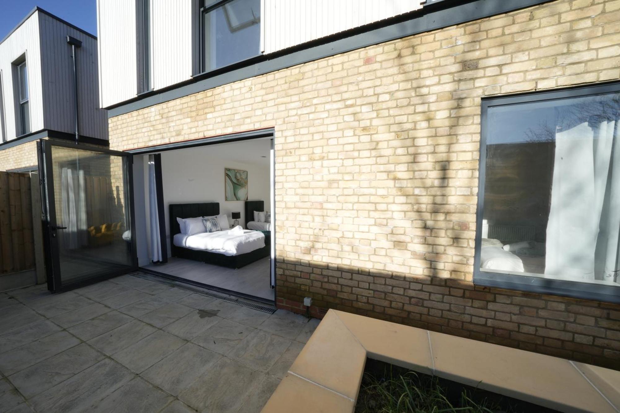 Ealing Broadway Great Stay 7-Minute Walk From The Underground 외부 사진