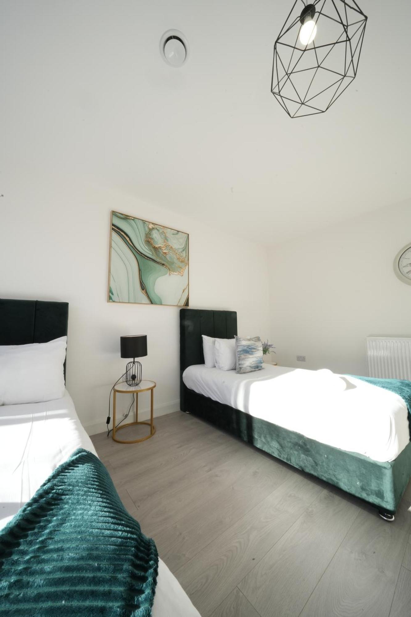 Ealing Broadway Great Stay 7-Minute Walk From The Underground 외부 사진