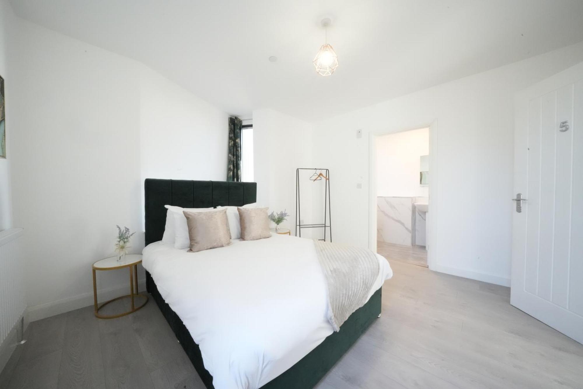 Ealing Broadway Great Stay 7-Minute Walk From The Underground 외부 사진