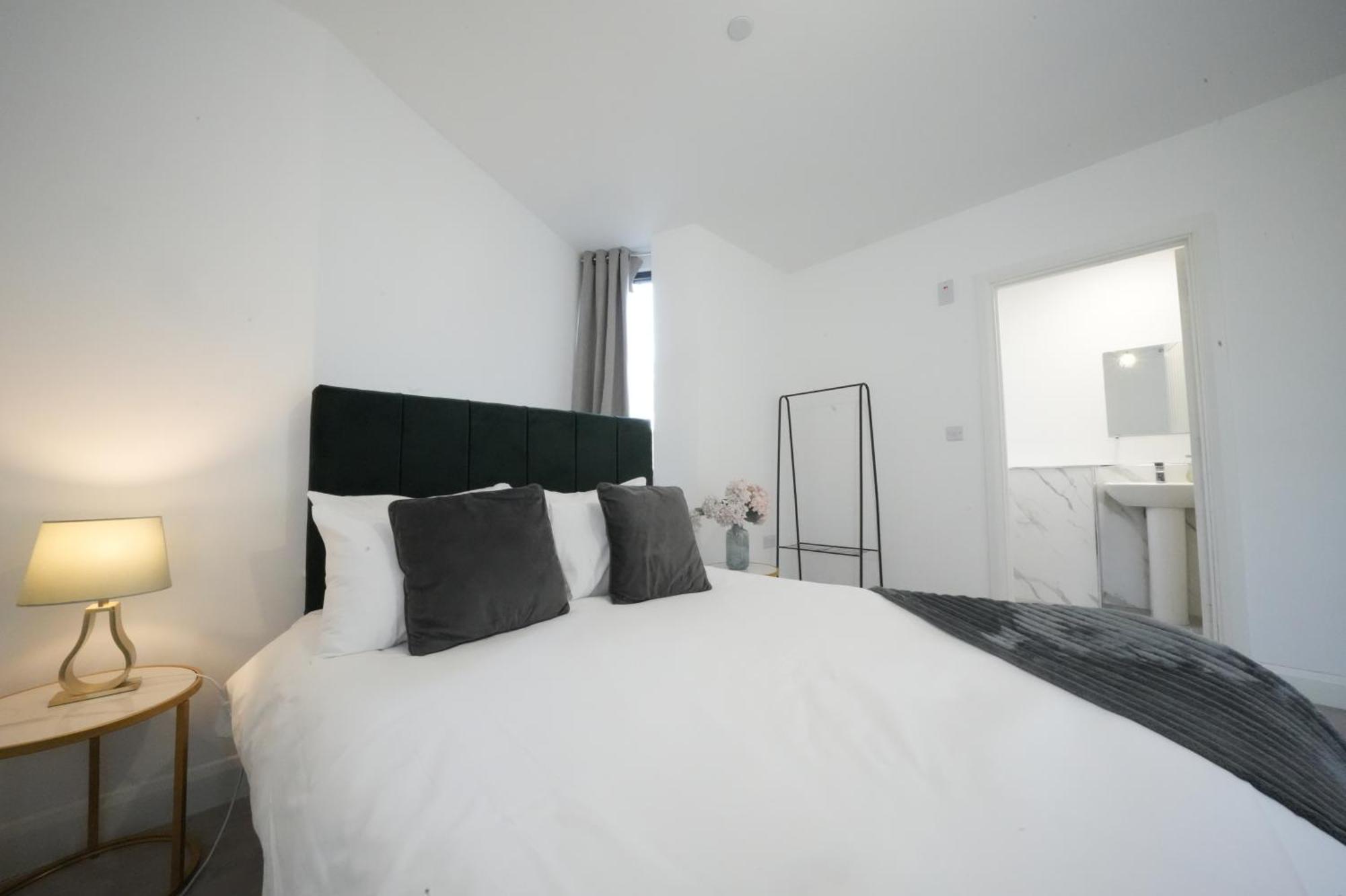 Ealing Broadway Great Stay 7-Minute Walk From The Underground 외부 사진